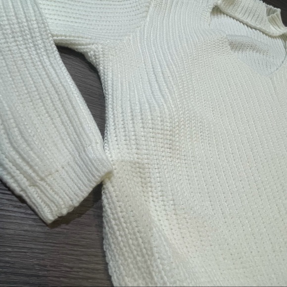 White V-Cut & Crew Neck Knitted Sweater Boohoo - Picture 4 of 5